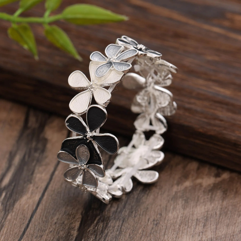 Women's zinc alloy flower elastic bracelet in blue with dripping oil finish