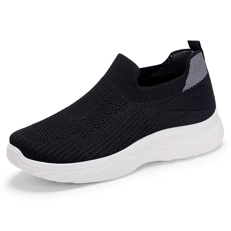 Breathable Flyknit running shoes with soft sole and flat heel, solid colour, low top design