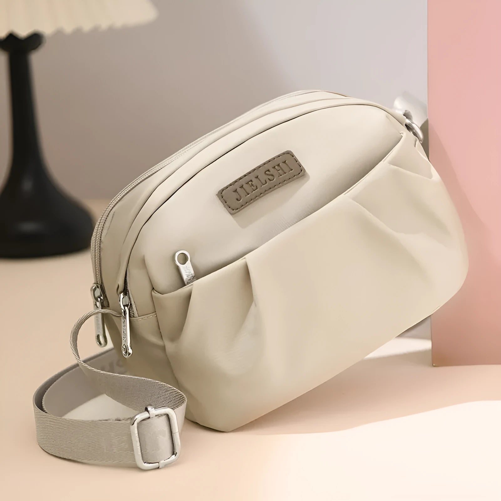 Pleated Oxford cloth shoulder messenger phone bag in horizontal square shape with single strap