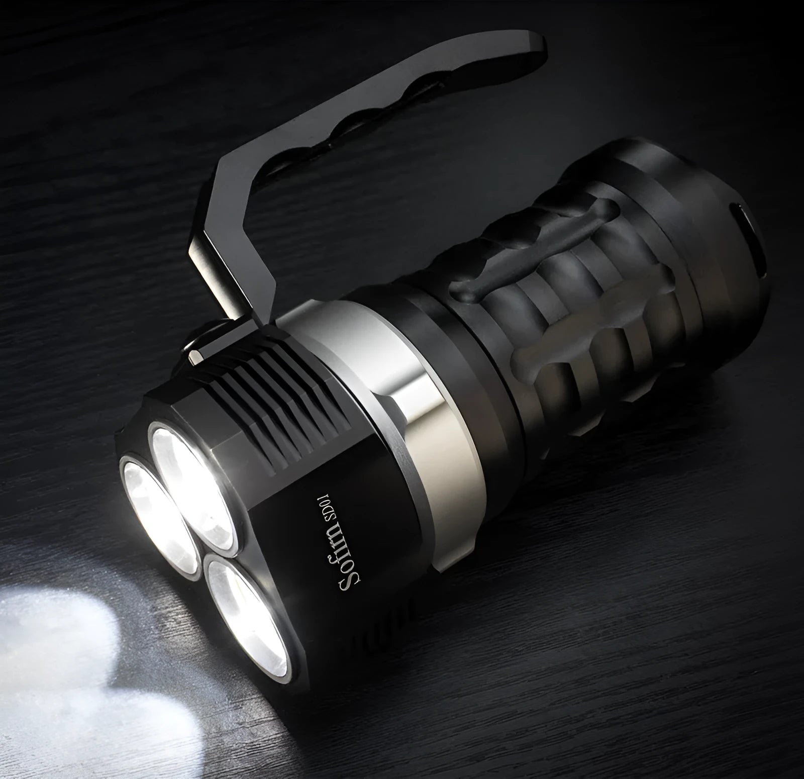 Aluminium alloy diving flashlight with 18cm tube design, shown for outdoor and diving use.
