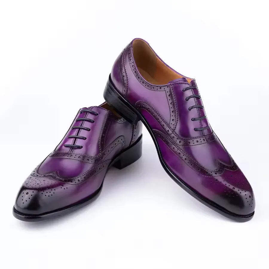Men's hand carved cowhide Oxford shoes in black with pointed toe and low top design