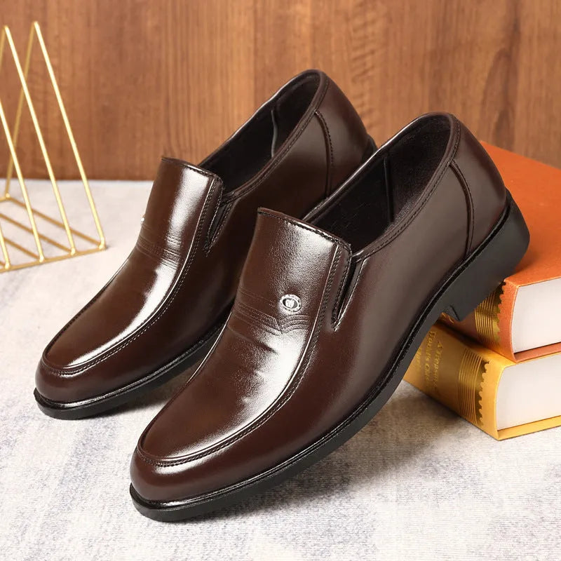 Men's plus size casual leather shoes in black and brown with low-top PU upper and rubber sole