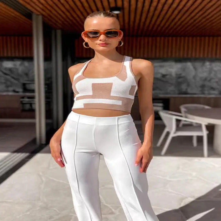 Women's slim fit U-collar camisole vest in a contrast colour for street fashion.