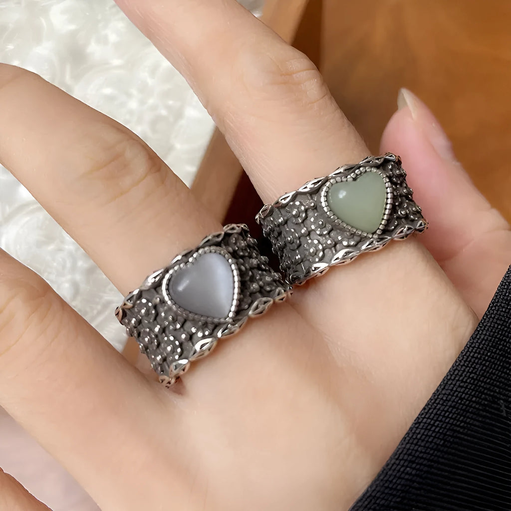 Retro wide-faced heart ring with adjustable opening in white or green colour