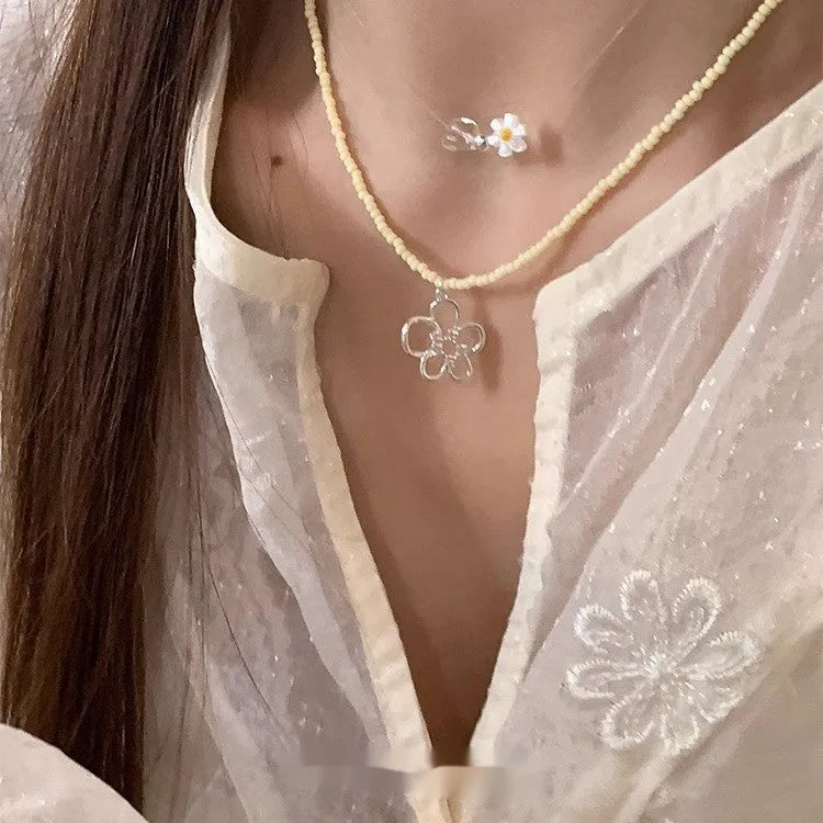 Women's beaded hollow flower necklace in yellow beaded style with electroplated copper finish