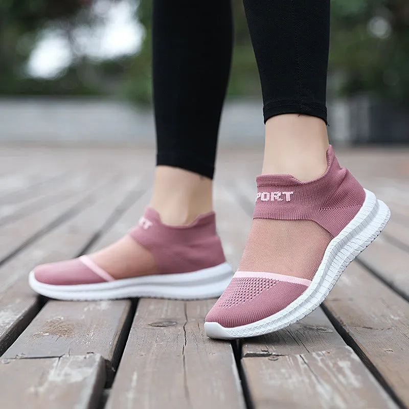 Flyknit sports socks shoes in multiple colours with lace-up closure and low-top design