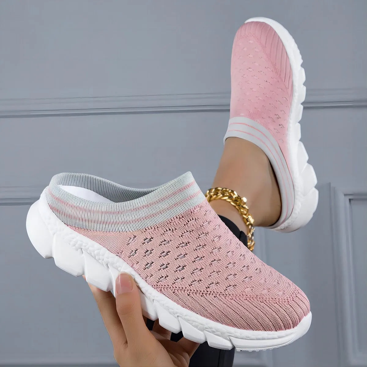 Women's Flyknit sports slippers with striped pattern and hollowed-out breathable design in black colour