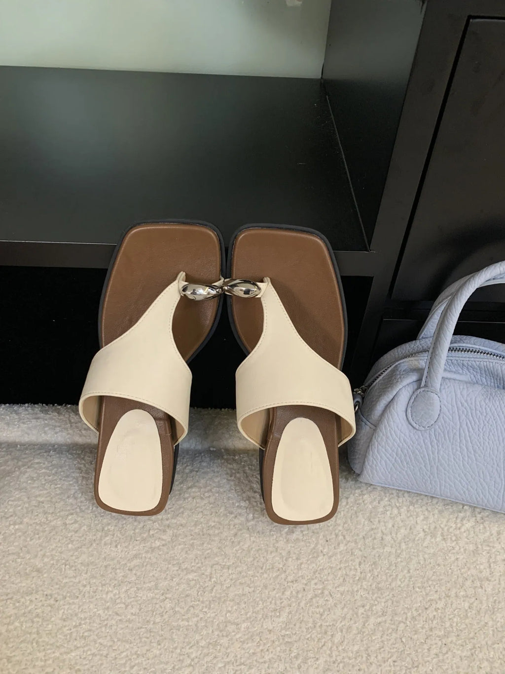 Wedge flip-flops in Roman style with microfiber upper and square head toe, available in multiple colours
