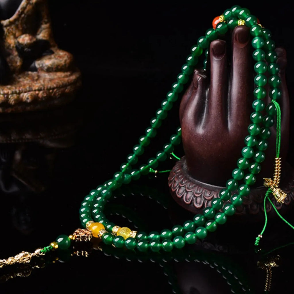 Brazil natural green agate multi-circle bracelet showing stone sizes and manual craftsmanship detail