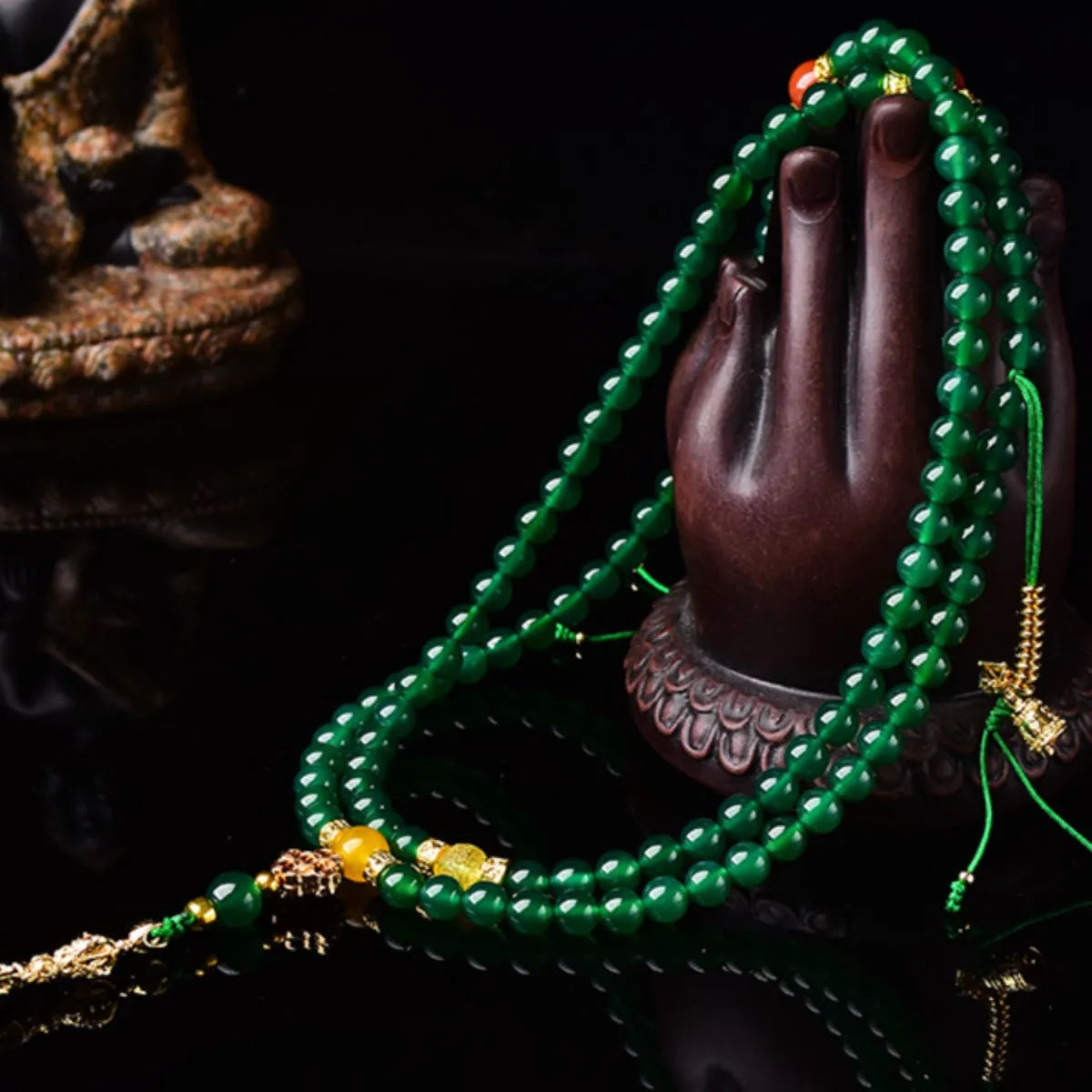 Brazil natural green agate multi-circle bracelet showing stone sizes and manual craftsmanship detail
