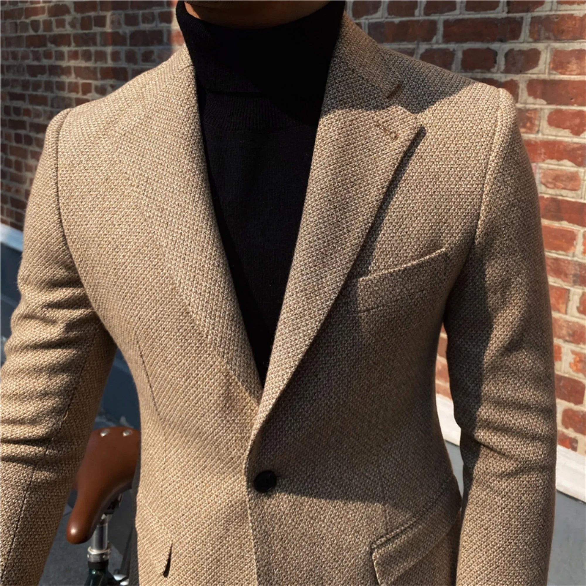 Thick textured wool blend single-breasted suit jacket for men with double slit in grey