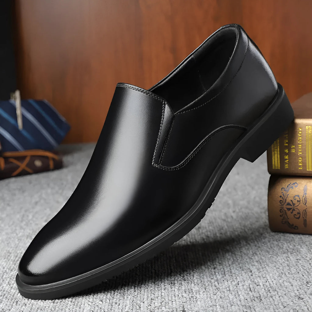 Men's business casual low top slip-on shoes in black with renewable leather upper and rubber sole