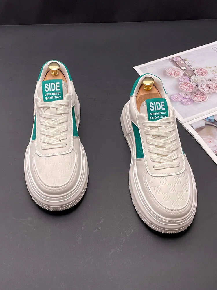 Sports and casual shoes in cloth with rubber foam soles, available in white green and white black colour options