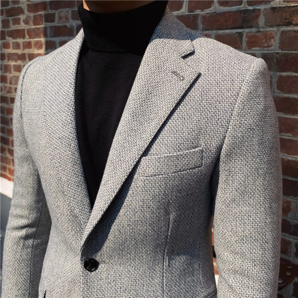 Thick textured wool blend single-breasted suit jacket for men with double slit in grey