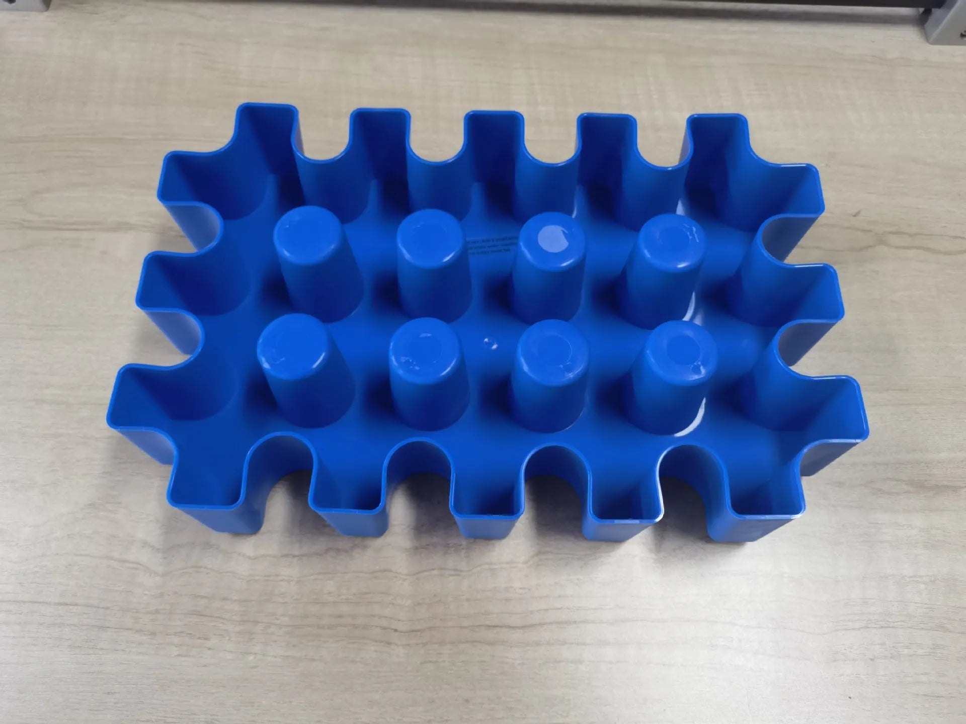 Blue PP portable ice tray maker for camping and picnic, size 34x22x6cm