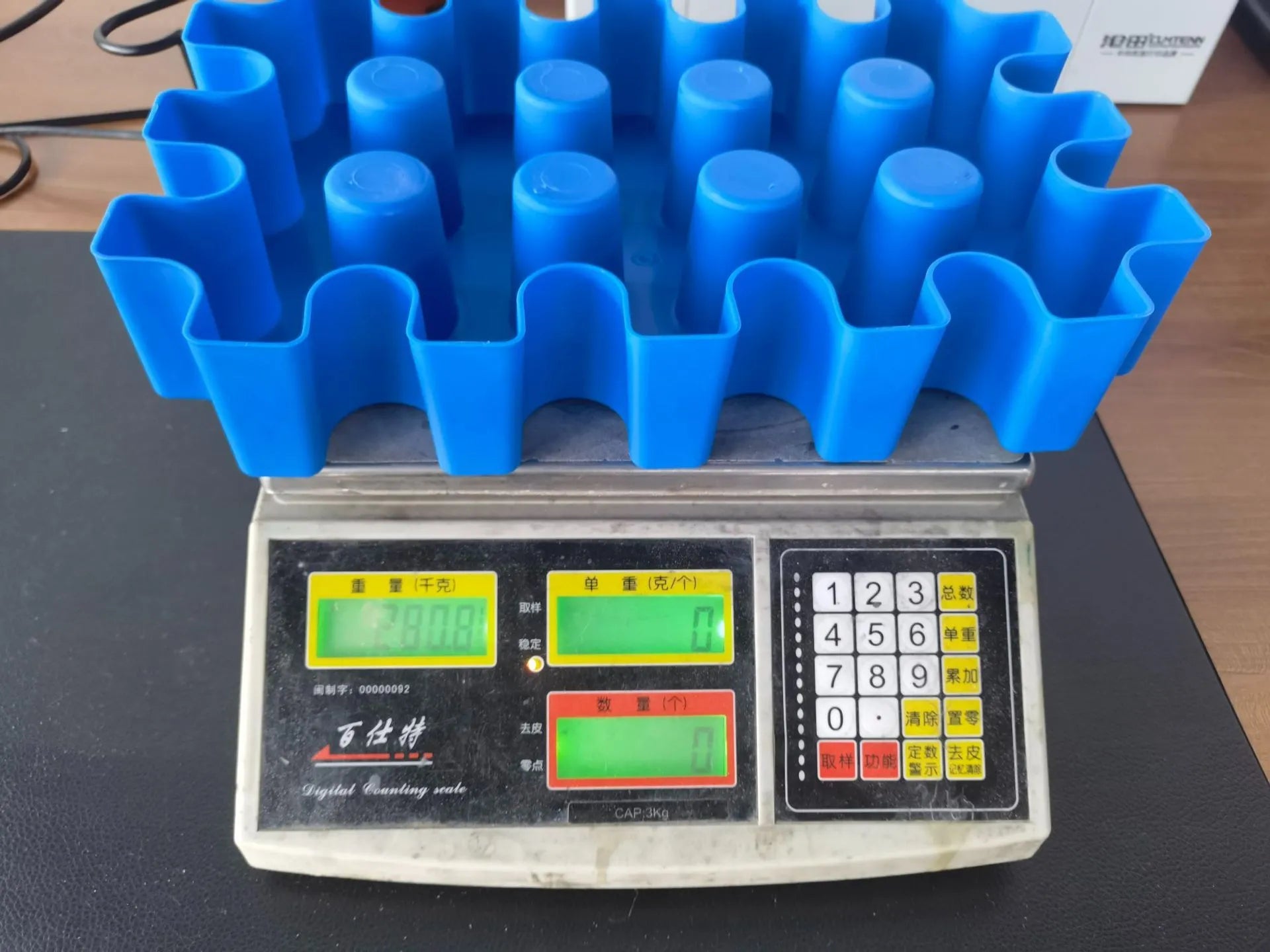 Blue PP portable ice tray maker for camping and picnic, size 34x22x6cm