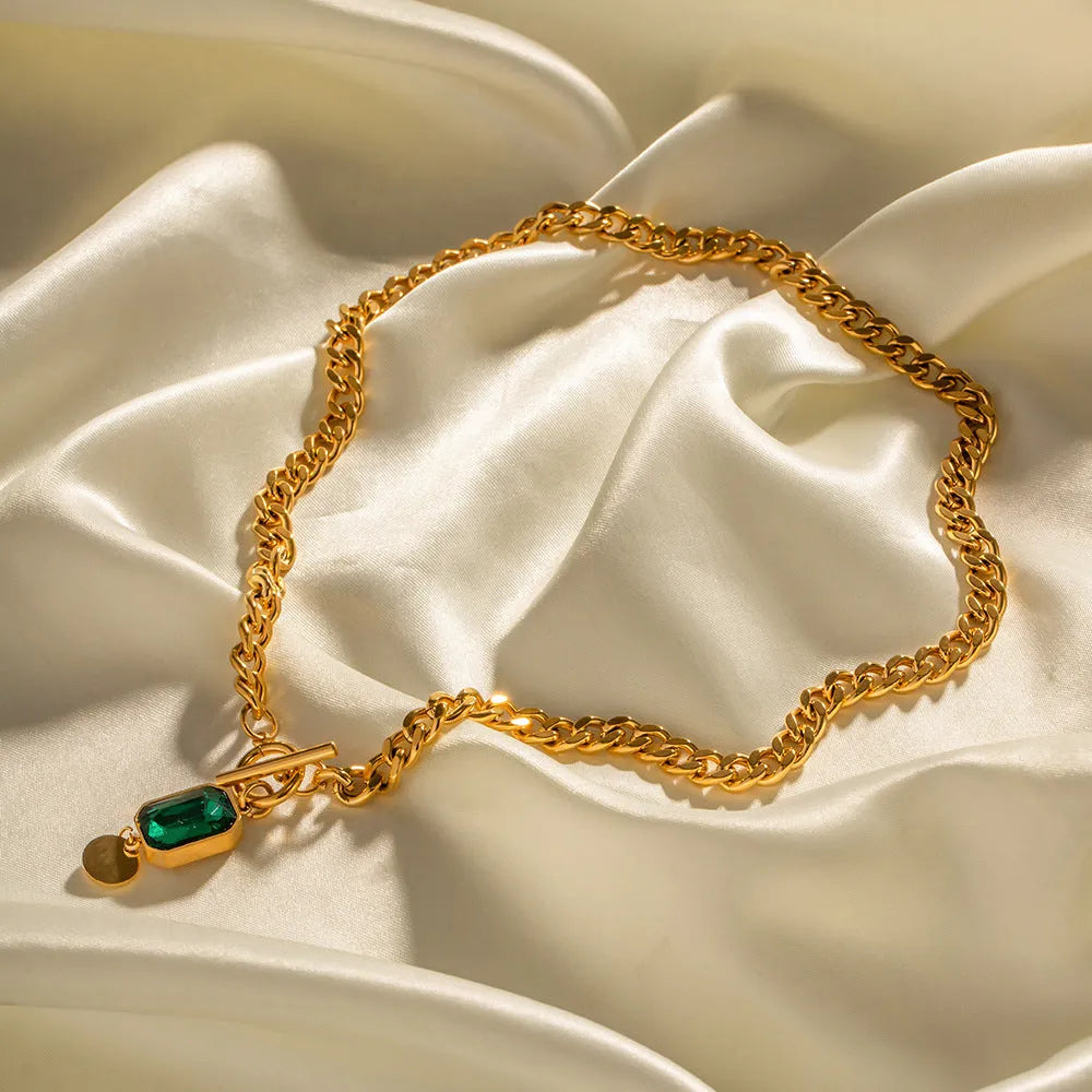 Gold-coloured geometric round zircon pendant necklace with a titanium steel Cuban link chain.