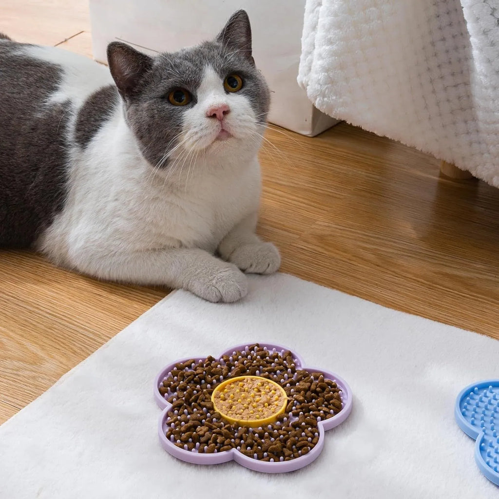 Flower-shaped silicone lick pad with suction cup for cats and dogs, available in five colours