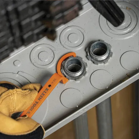 H251 three-piece wrench set showing orange crescent, grey magnetic and black catheter wrenches with size comparison