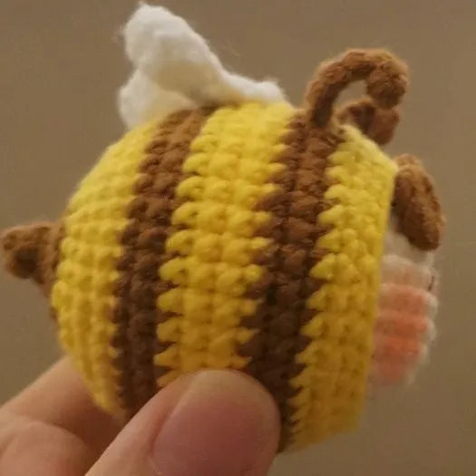 Handmade crocheted bee colonies plush pendant set for woolen dolls featuring two styles