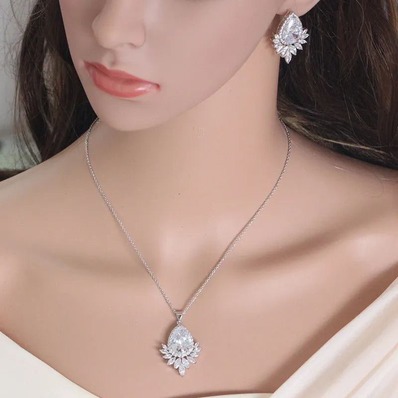 Bridal banquet jewellery set with classic chain necklace in blue, red or white colour options