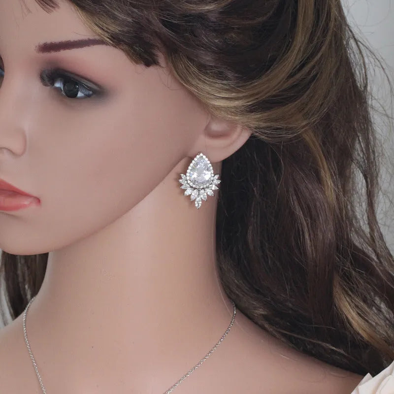 Bridal banquet jewellery set with classic chain necklace in blue, red or white colour options