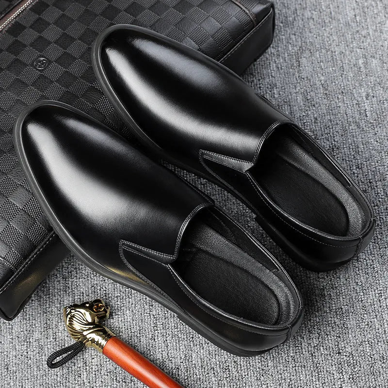 Men's business casual low top slip-on shoes in black with renewable leather upper and rubber sole