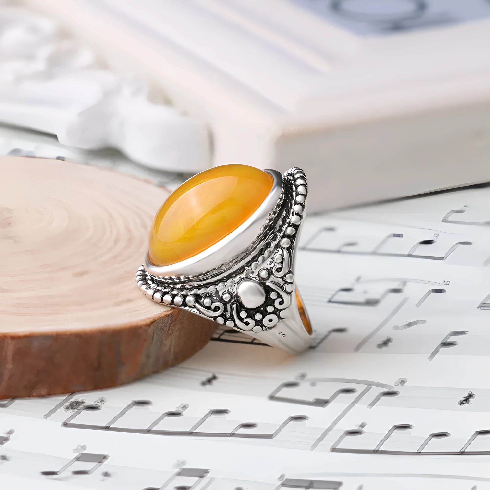 Geometric antique silver retro ring with fluorescent beeswax amber electroplating on alloy