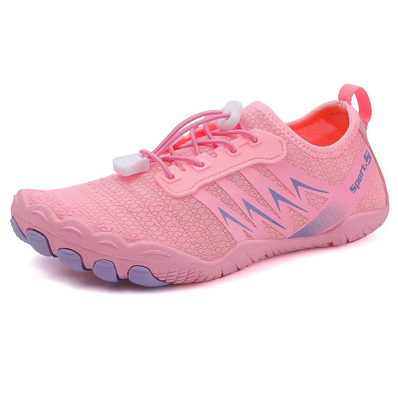 Quick-drying wading river tracing shoes with mesh upper and rubber sole in black, low-top style