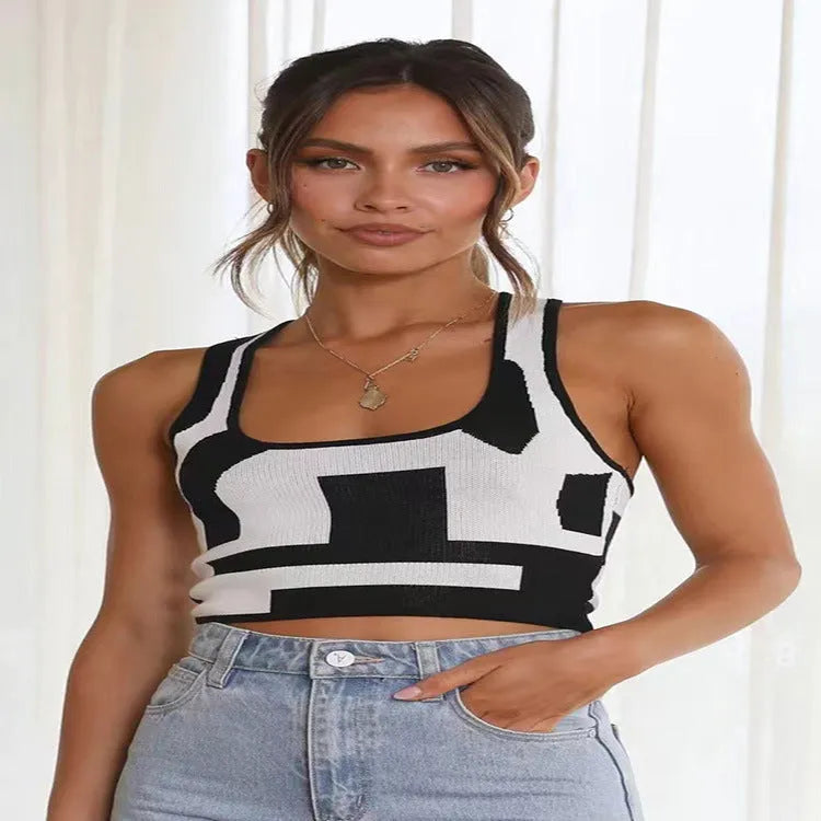 Women's slim fit U-collar camisole vest in a contrast colour for street fashion.
