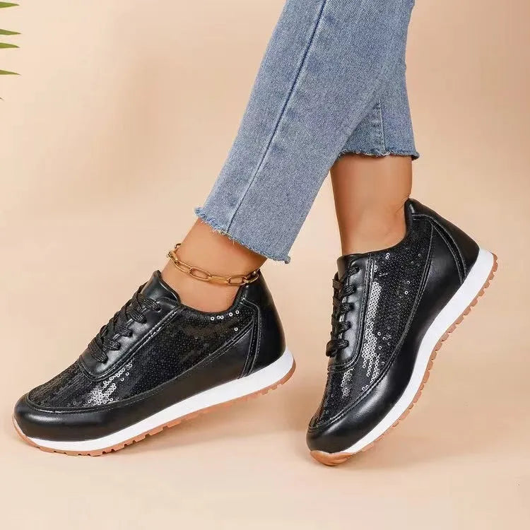 Women's thick-soled casual PU leather sneaker in solid colour, square toe, available in black