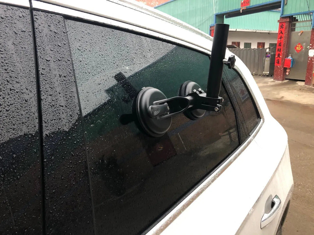 Black off-road car sucker base with round suction cup for vehicle flag mounting