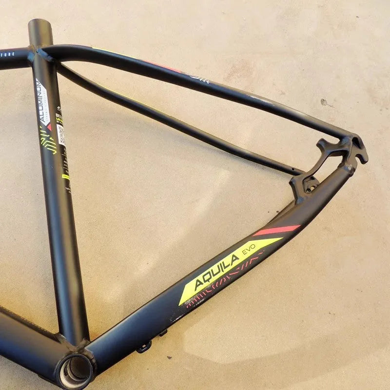 Black green aluminium alloy 29-inch mountain bike frame with internal cable routing