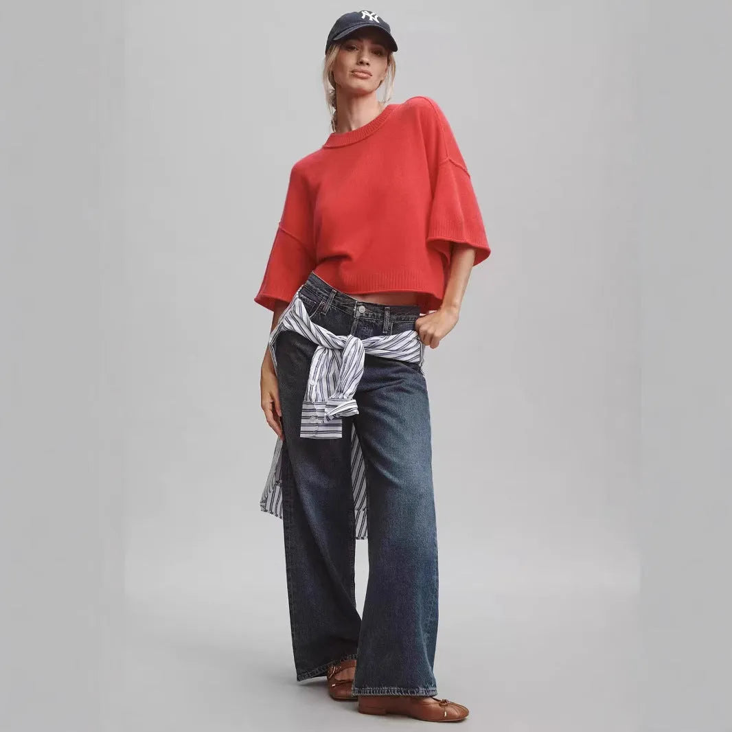 Red women's short t-shirt with exposed navel style and regular sleeves