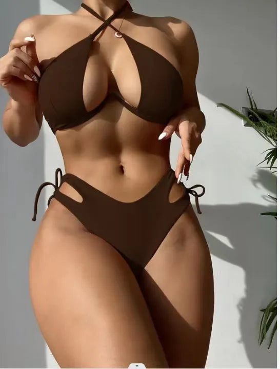 Women's halter bikini set in solid colour with backless style and briefs