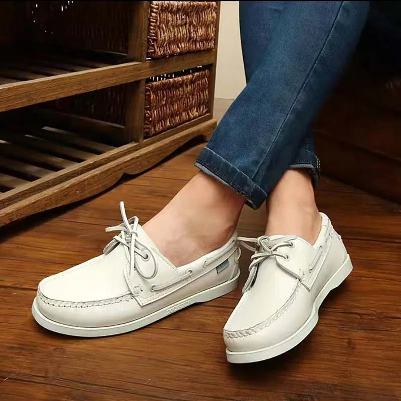 Men's classic British style casual shoes with artificial PU upper and flat heel in black.
