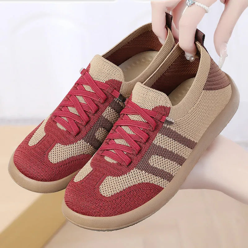 Summer retro German training shoes with Flyknit upper in black, low-top, flat heel PU sole