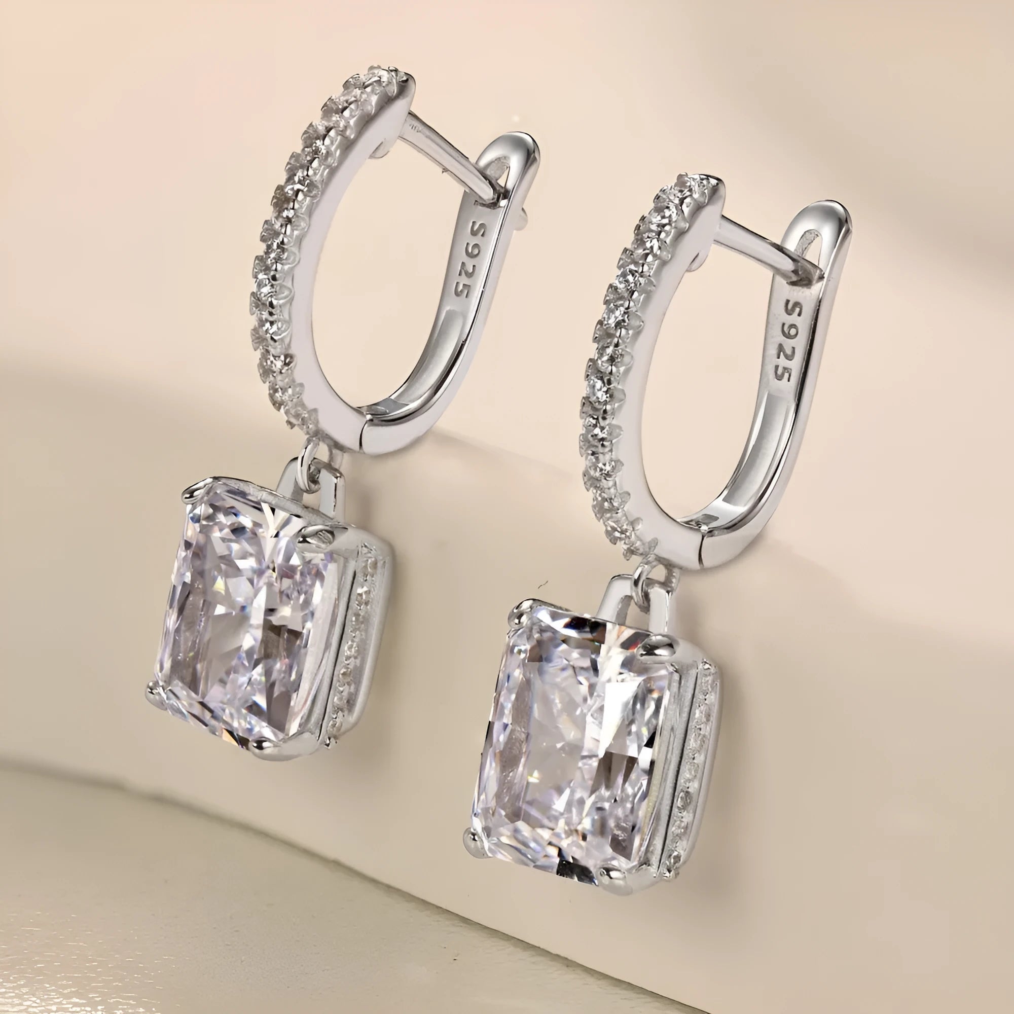 S925 fine silver lock stud earrings with geometric quadrilateral shape and electroplated finish in silver-white colour