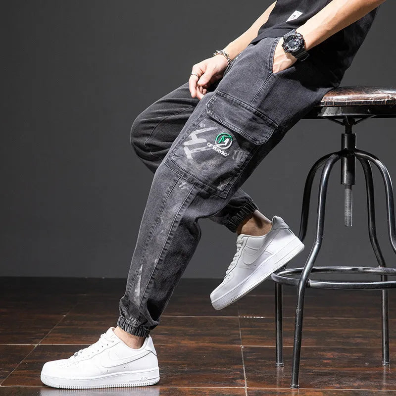 Men's loose fit cargo jeans in blue with straight leg cut and micro elasticity fabric
