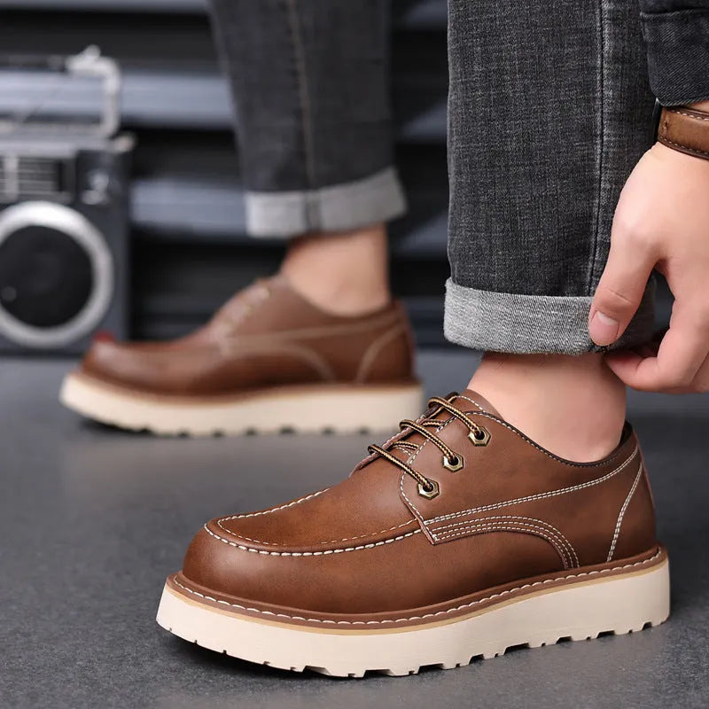 Men's low-top retro Martin boots in black with round toe, non-slip rubber sole and mid heel