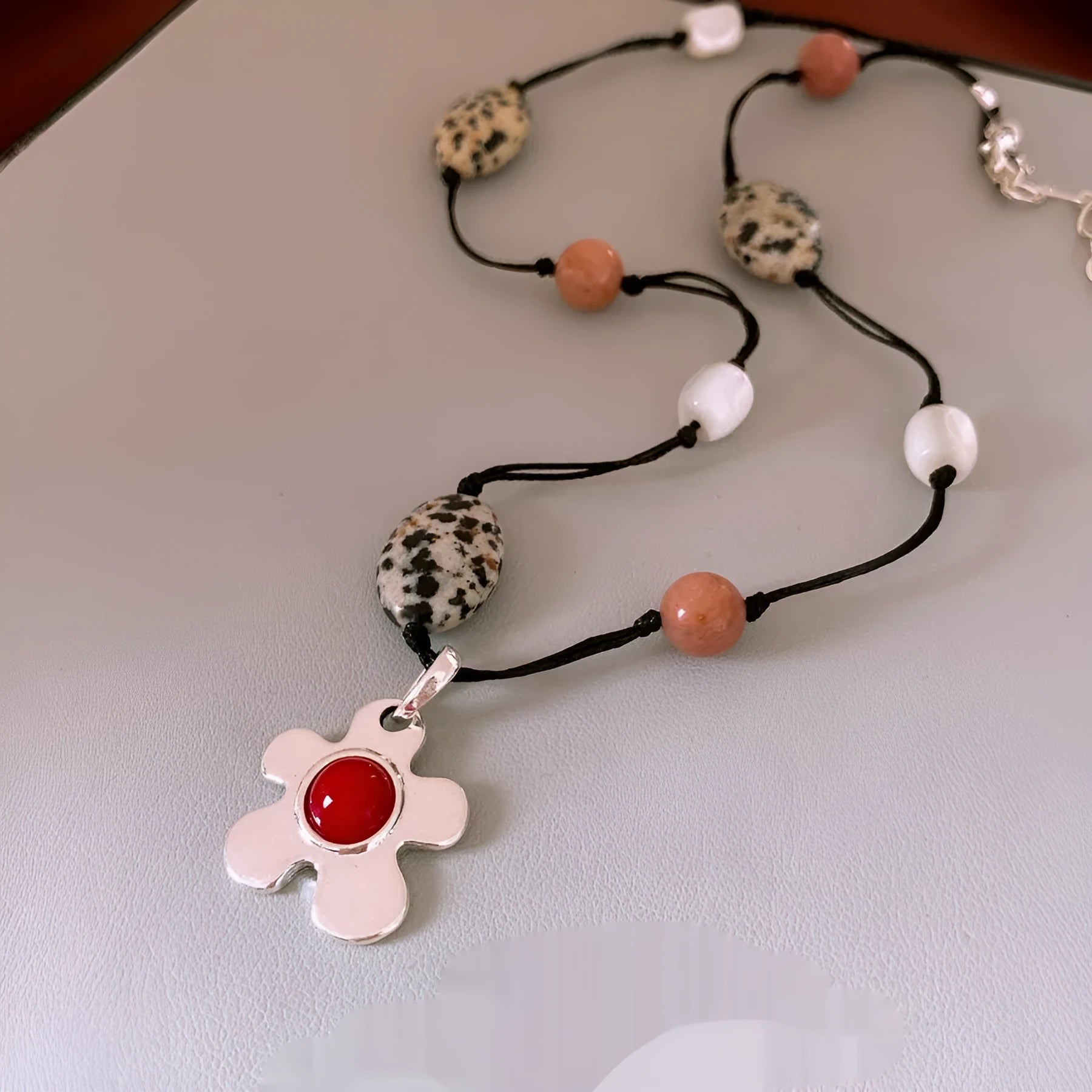 Stone shell beaded flower pendant necklace on alloy clavicle chain with electroplated finish in silver and gold tones
