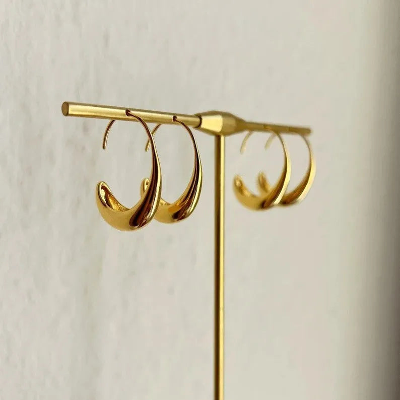 Alloy snake earrings in gold electroplated finish, creative retro fashion style for women