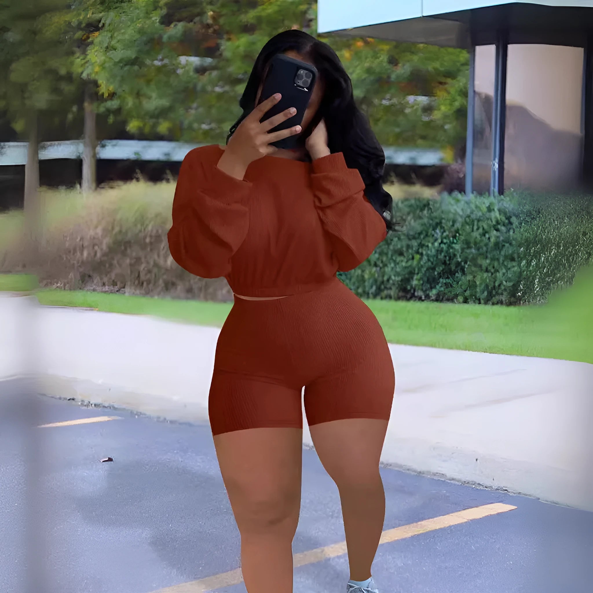 Women's off-shoulder two-piece summer outfit with long sleeves and matching shorts in solid colour