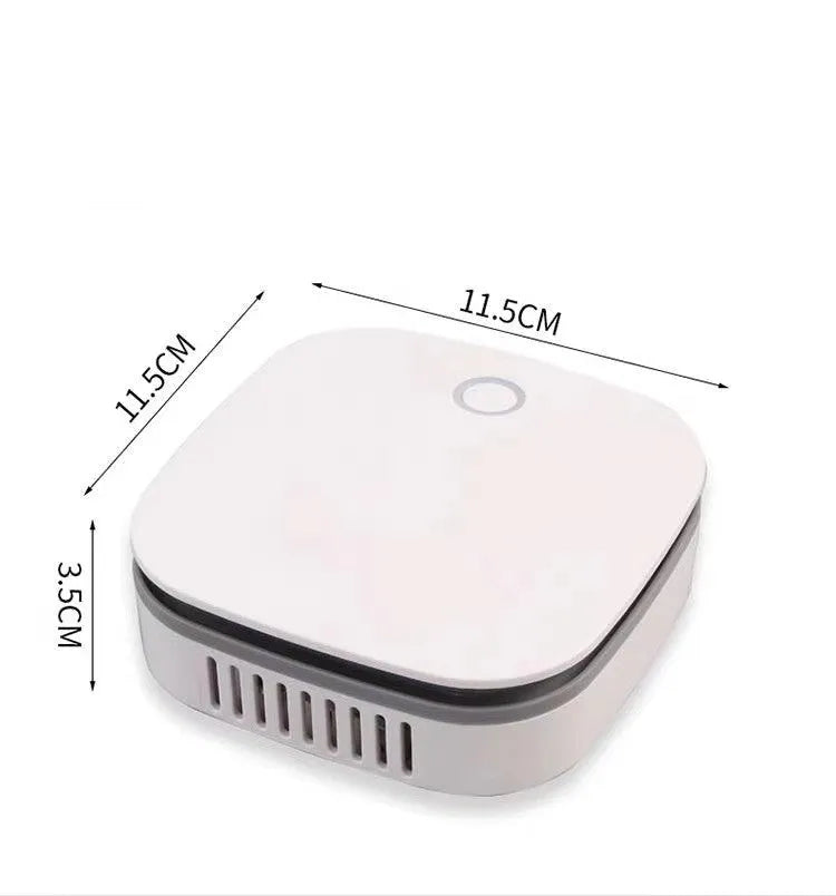 White USB-powered car air purifier with negative ion sterilisation and composite filter.