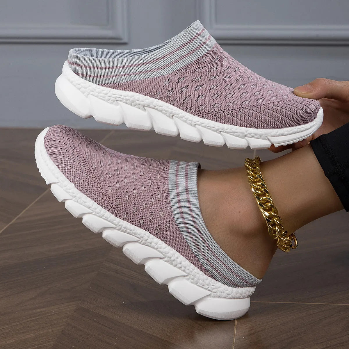 Women's Flyknit sports slippers with striped pattern and hollowed-out breathable design in black colour
