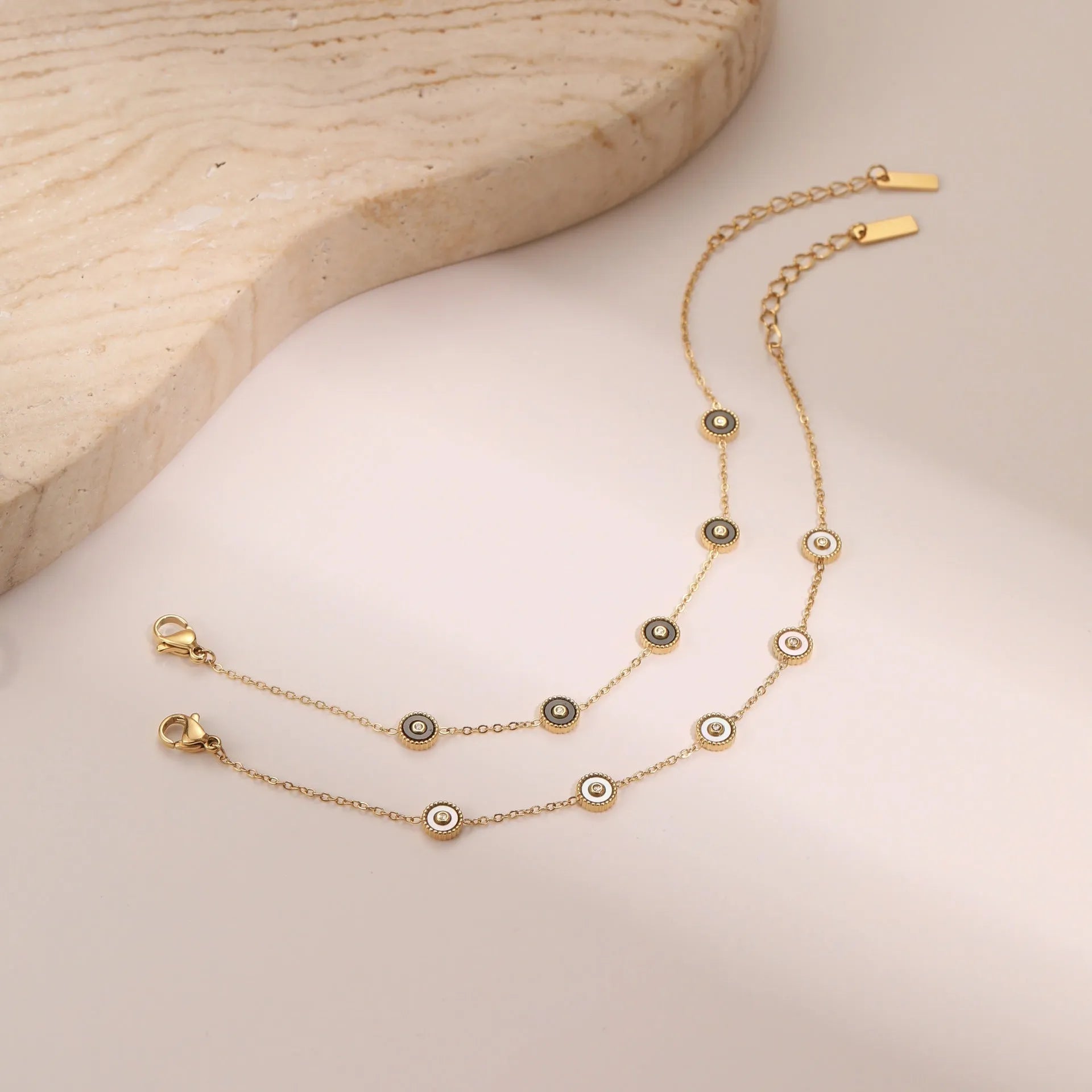 Geometric stainless steel bracelet with 18K gold plating for women's jewellery