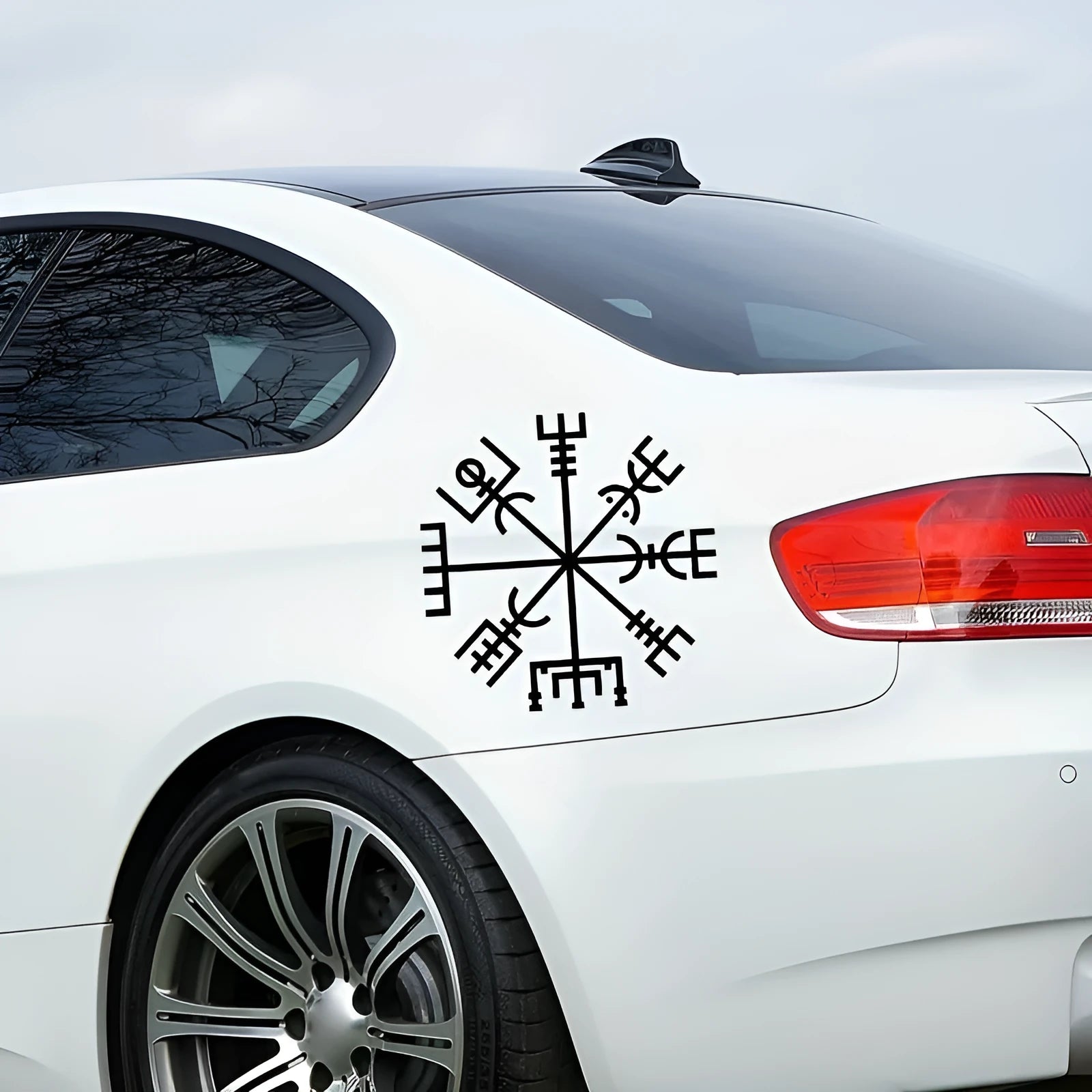 Square 13cm vegetarian-themed vinyl car sticker for glass windows.