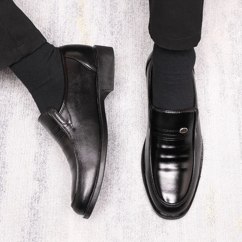 Men's plus size casual leather shoes in black and brown with low-top PU upper and rubber sole