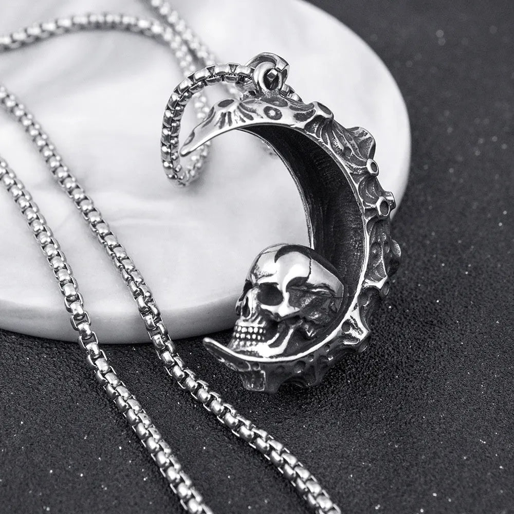 Men's silver skull necklace with alloy pendant on stainless steel chain, 32cm length