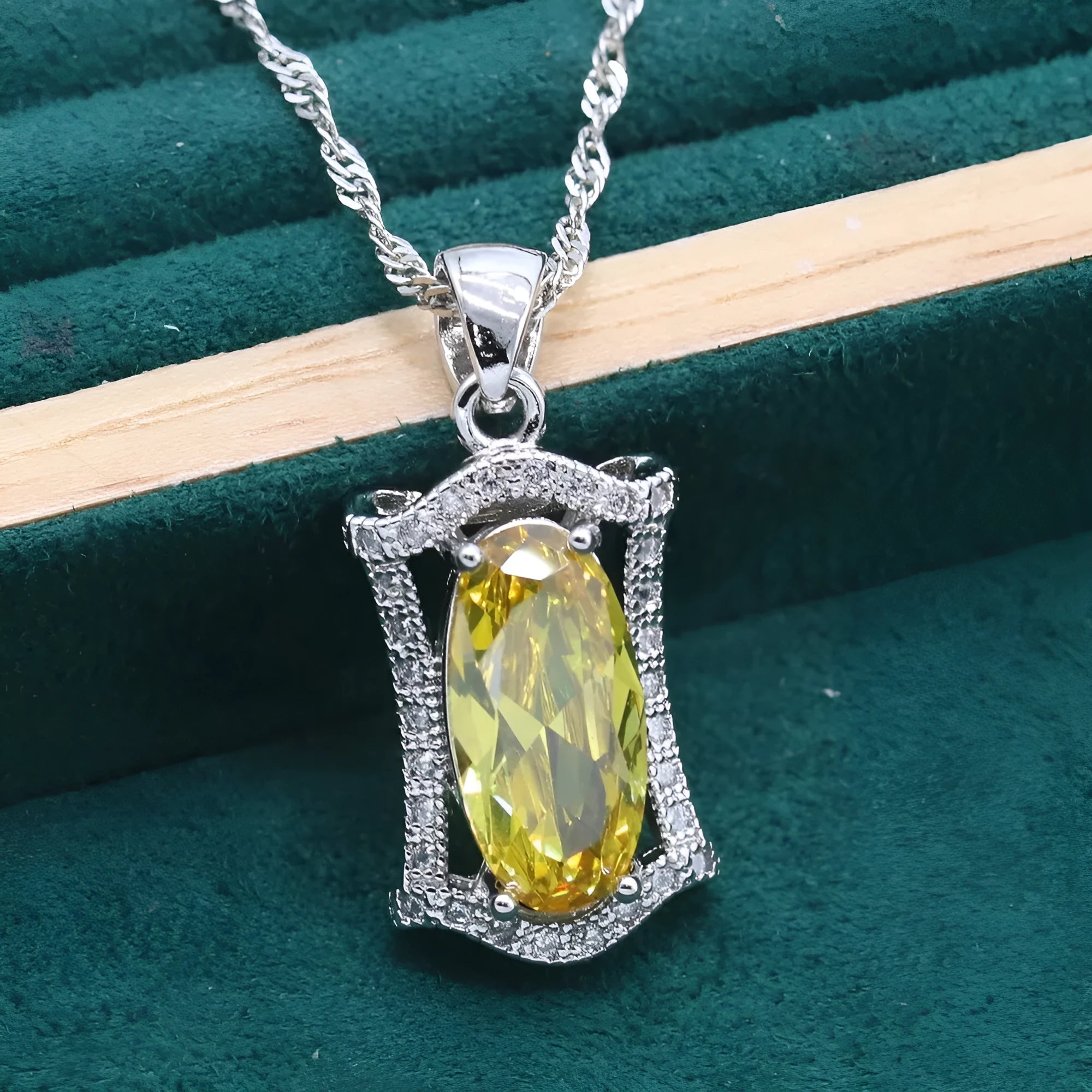 Women's anti-allergy zircon jewellery set with snake chain necklace, earrings, ring and bracelet in yellow alloy